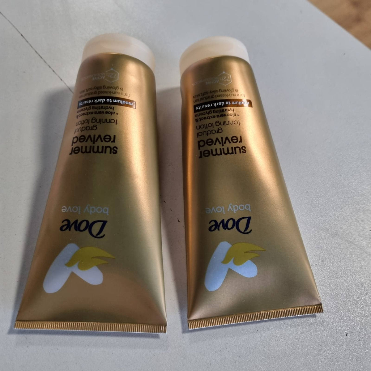 302444 - DOVE Losion trupi Summer Revived, me ngjyrë të mesme deri të errët, me Aloe Vera dhe Glicerinë, 2 x 200 ml