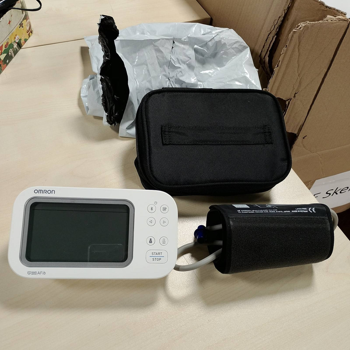 302752 - OMRON Monitorues i tensionit të gjakut për krahun e sipërm X7 Smart AFib, 2 përdorues, 22-42 cm