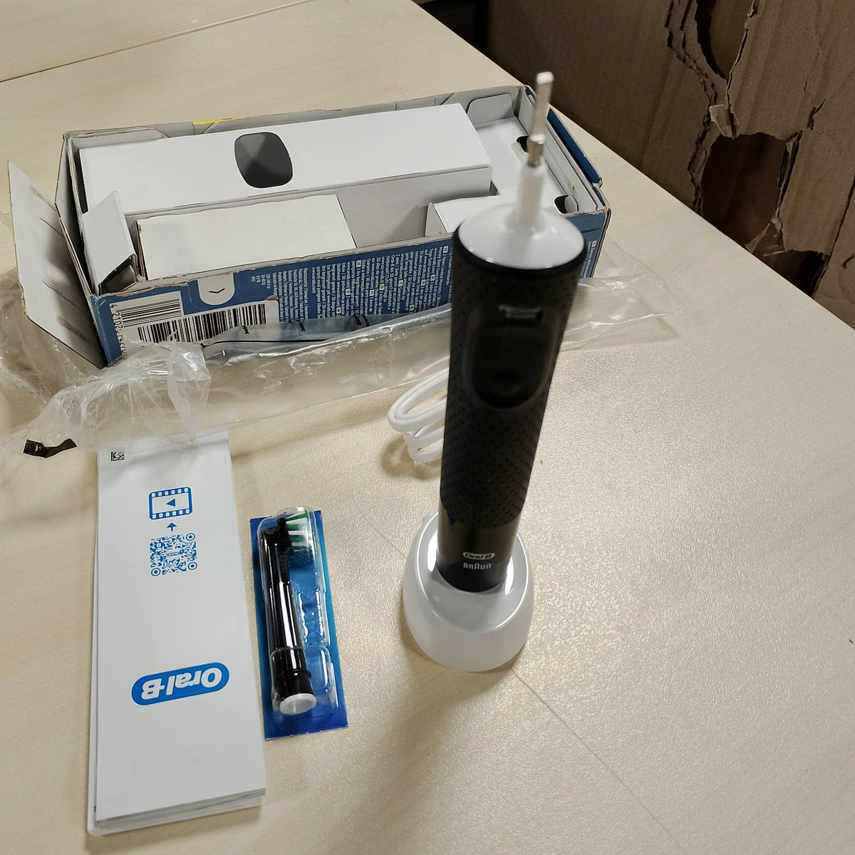 303312 - ORAL-B Furçë dhëmbësh elektrike Vitality Pro, e zezë