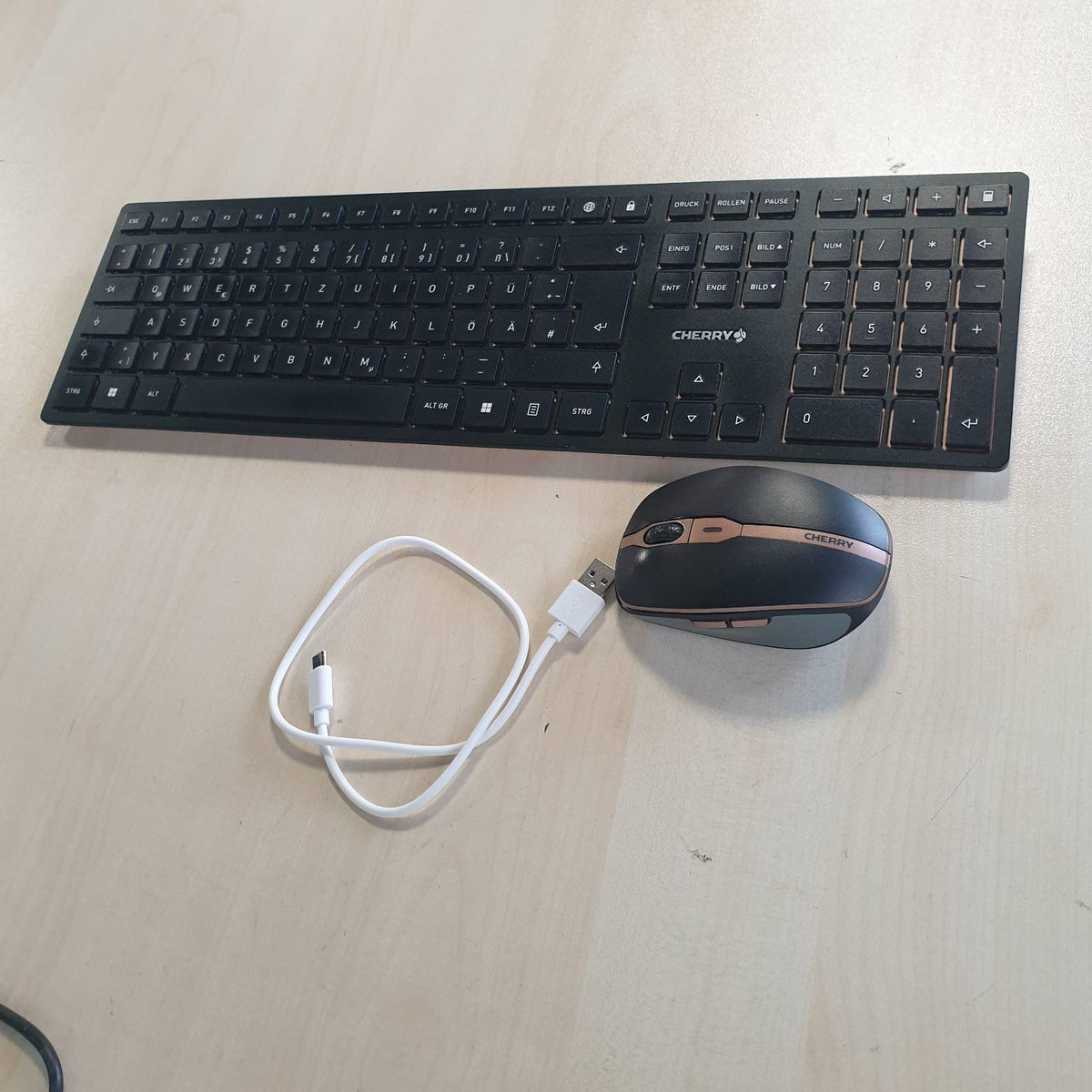 305098 - CHERRY DW 9100, Tastierë dhe maus pa tel, QWERTZ gjerman, i hollë, i zi
