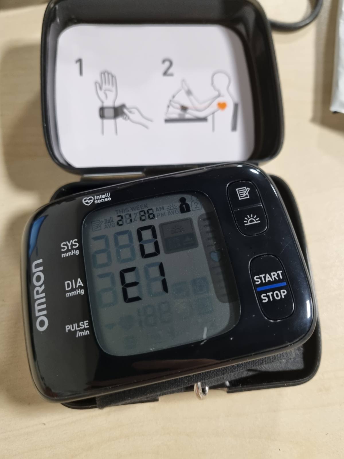 305745 - OMRON Monitor dixhital i tensionit të gjakut RS7 Intelli IT, Bluetooth, për kyçin e dorës