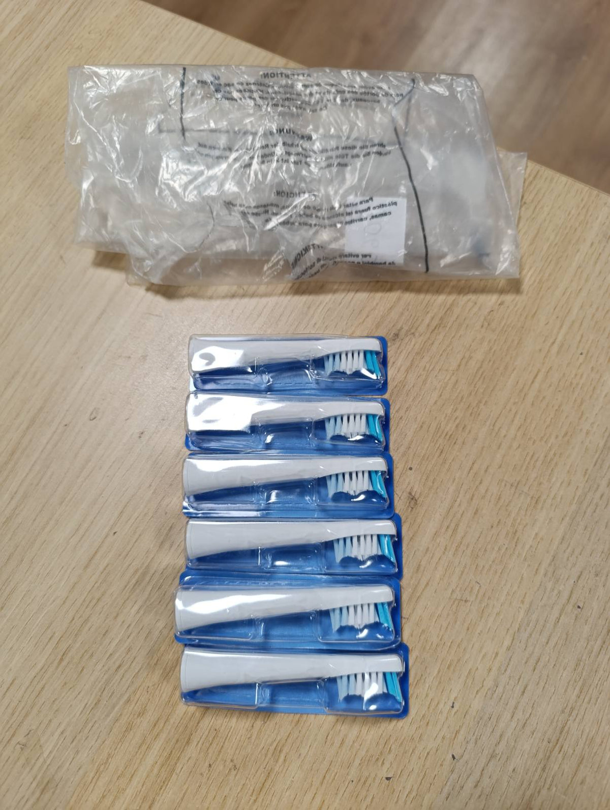 306017 - ORAL-B Koka Furçash Zëvendësuese Pulsonic Clean, të Bardha, Pako me 8 Furça