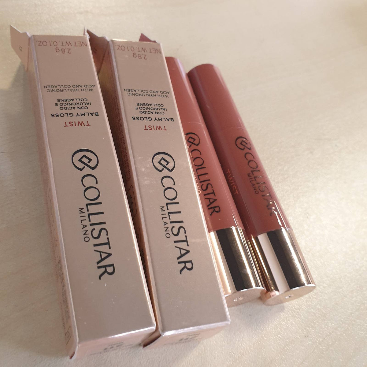 306353 - COLLISTAR Twist Balmy Gloss, Hidratues, Shkëlqyes Plotësor, Hidratim 20H, Acid Hialuronik, Shkëlqim Ultra, Aplikim Preciz me Buzëkuq, Nr. 211 Mou, 2.8 g