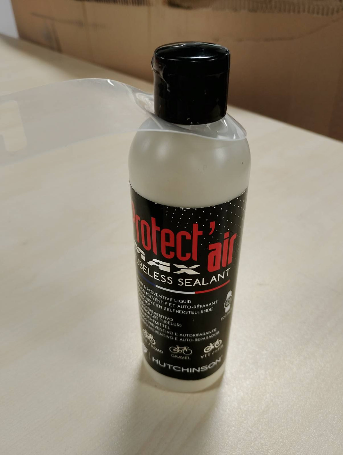 306657 - HUTCHINSON Protectair Max - Aksesorë për Biçikleta - Izolues - Rezistent ndaj Shpimit - Gati për Tubeless - 250 ML, i Zi