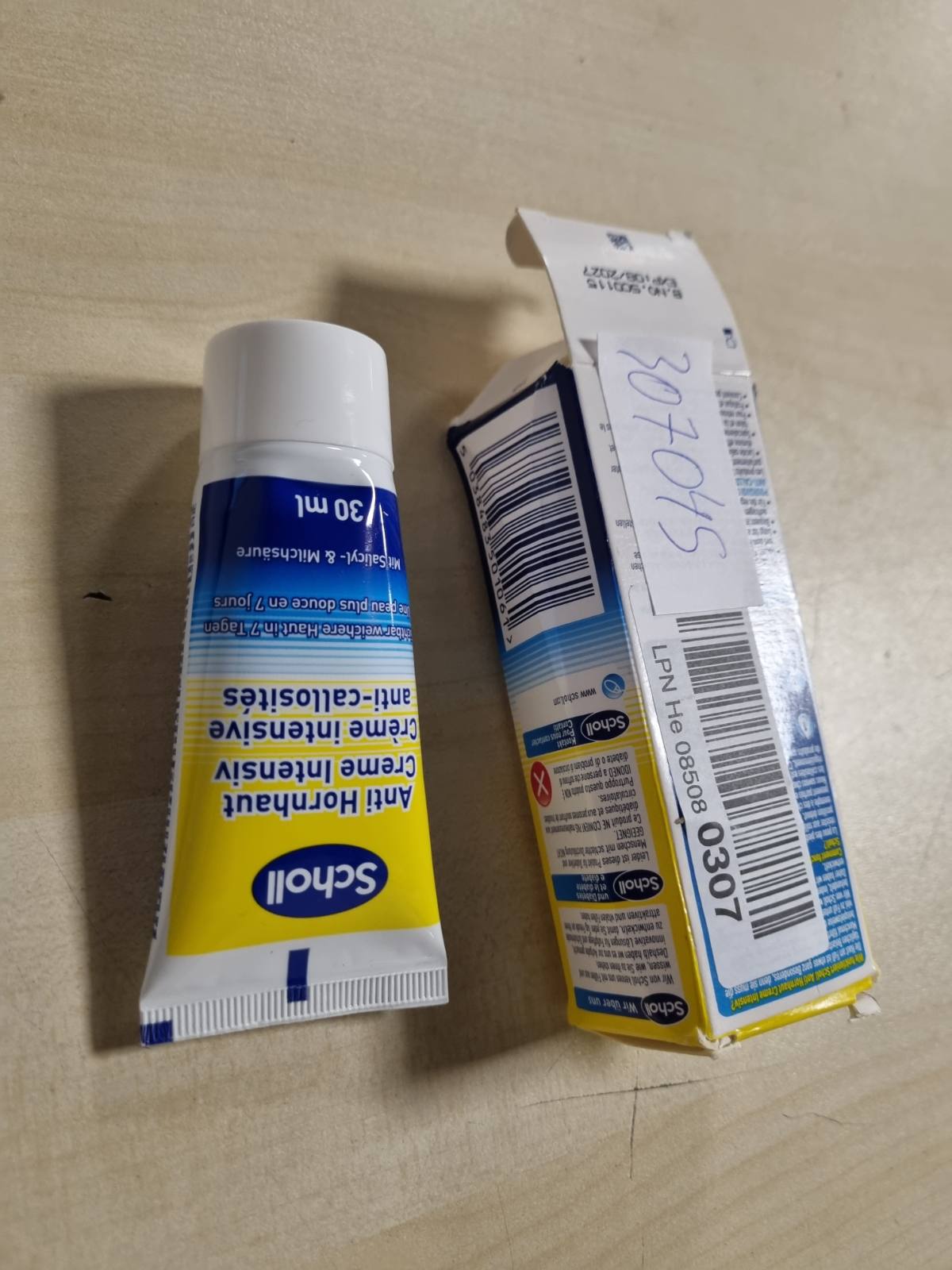 307045 - SCHOLL | Krem Anti-Callus Kujdes Intensiv për Këmbët, 30 ml, me Acid Salicilik dhe Laktik