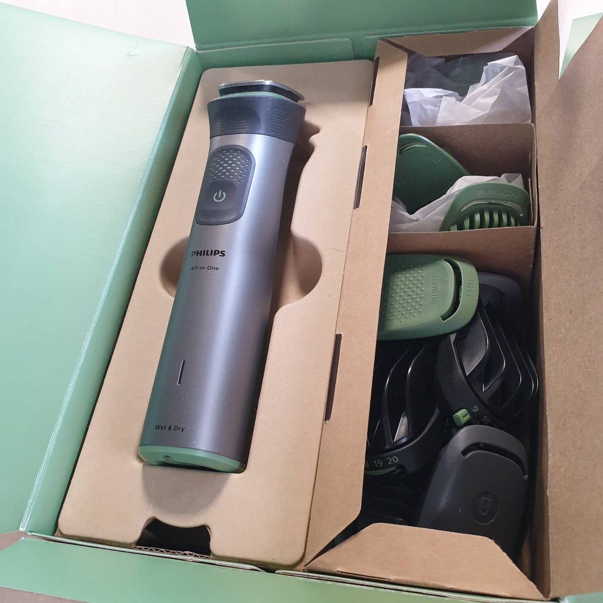 307174 - PHILIPS Multigroom 7000 për Burra, 19 pjesë, 26 cilësime gjatësie (0.5-20 mm), MG7962/30