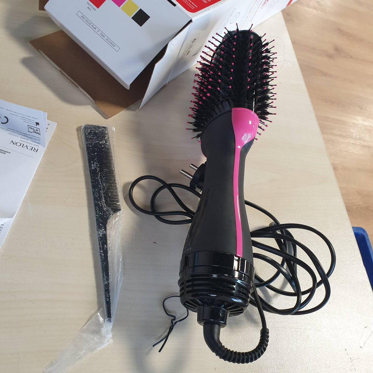 307306 - REVLON - Tharëse flokësh me një hap dhe vëllimues, me krehër ndarës