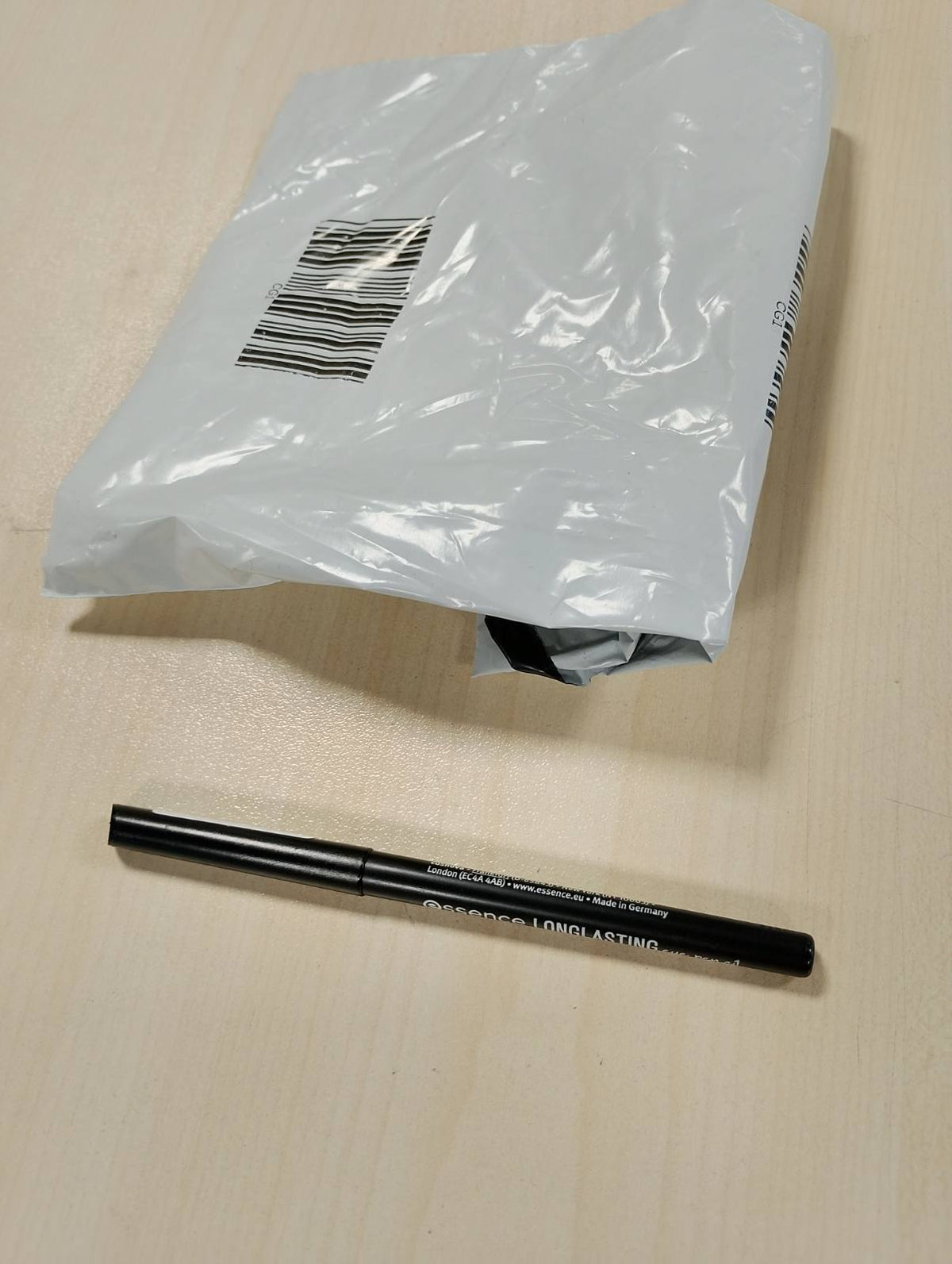 308477 - ESSENCE laps syri LONG-LASTING 01 Black Fever, Drehbarer Kajalstift