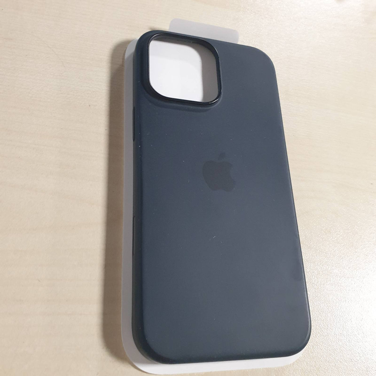 308762 - MBËSHTJELLËSE SILIKONI për Apple iPhone 16 Pro Max me MagSafe, ngjyra e zezë