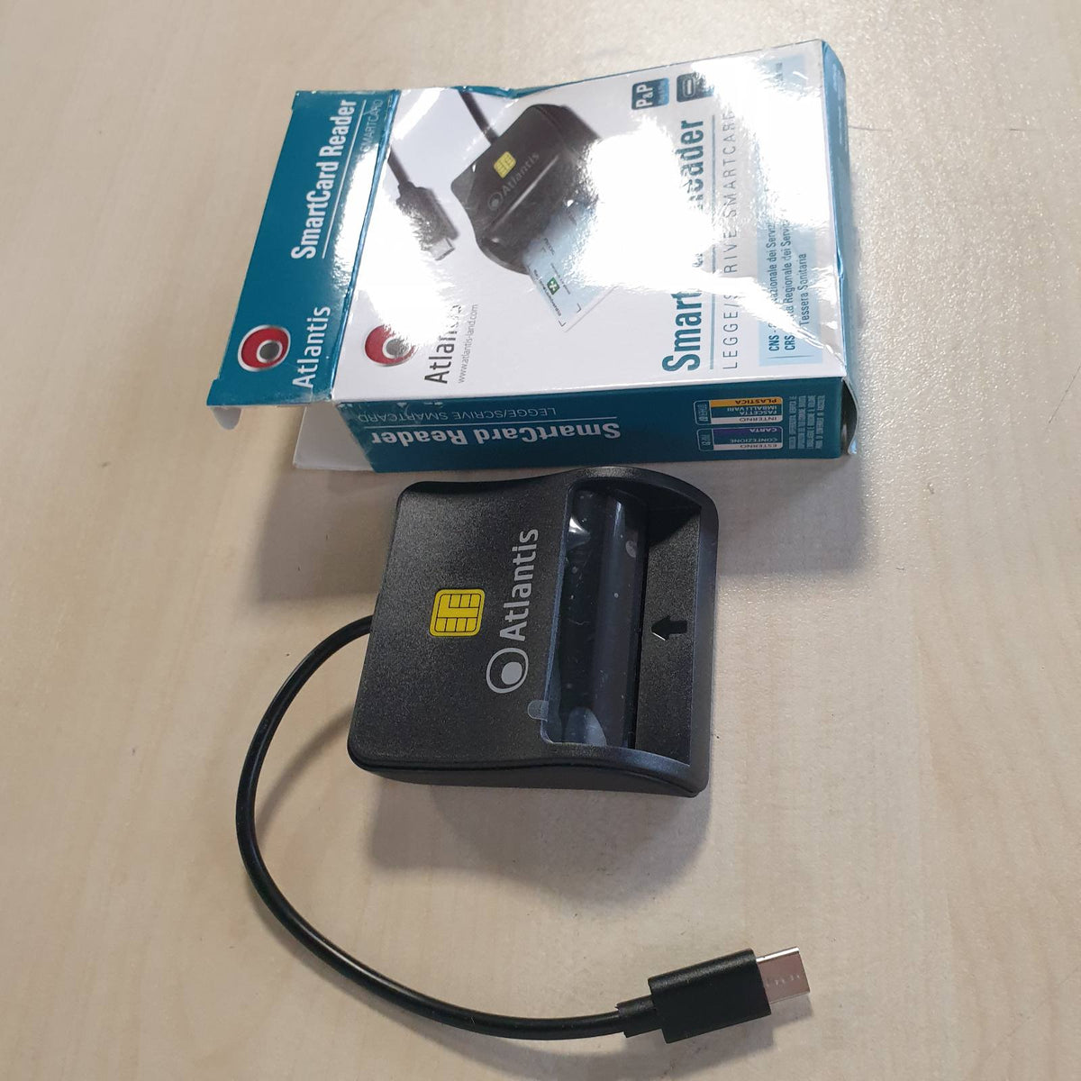 309045 - ATLANTIS Lexues i Kartave Inteligjente USB-C për Kartat e Sistemit Qendror të Shëndetit