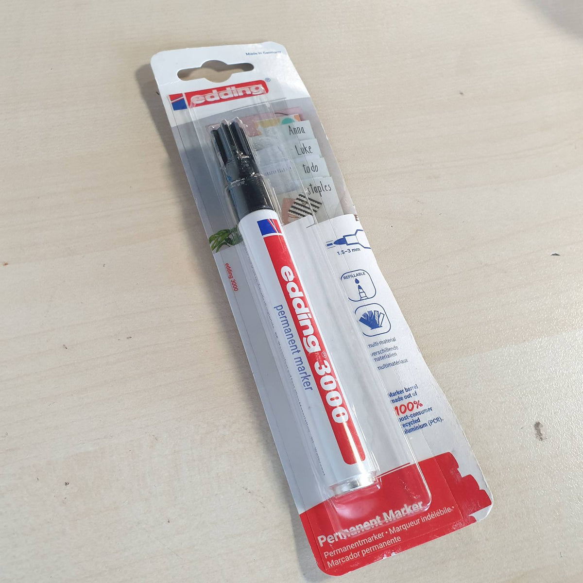 309391 - edding 3000 - Shënues permanent i zi, majë e rrumbullakët 1.5-3 mm, thahet shpejt, rezistent ndaj ujit dhe njollave