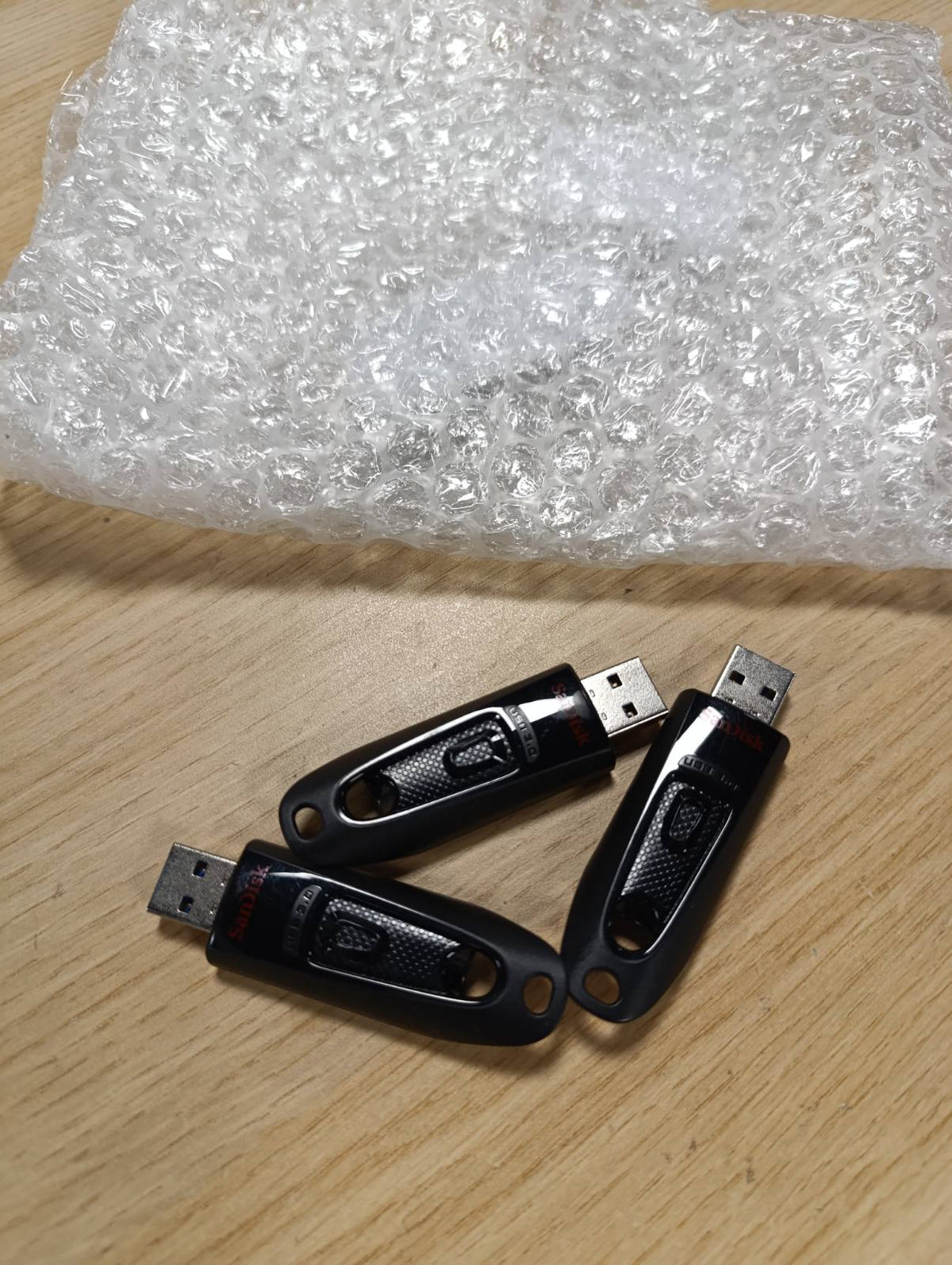 309788 - SANDISK Njësi flash Ultra USB 3.0 64 GB, pako me 3 pjesë, Softuer SecureAccess, Mbrojtje me fjalëkalim, Shpejtësi transferimi deri në 130 MB/s, e zezë