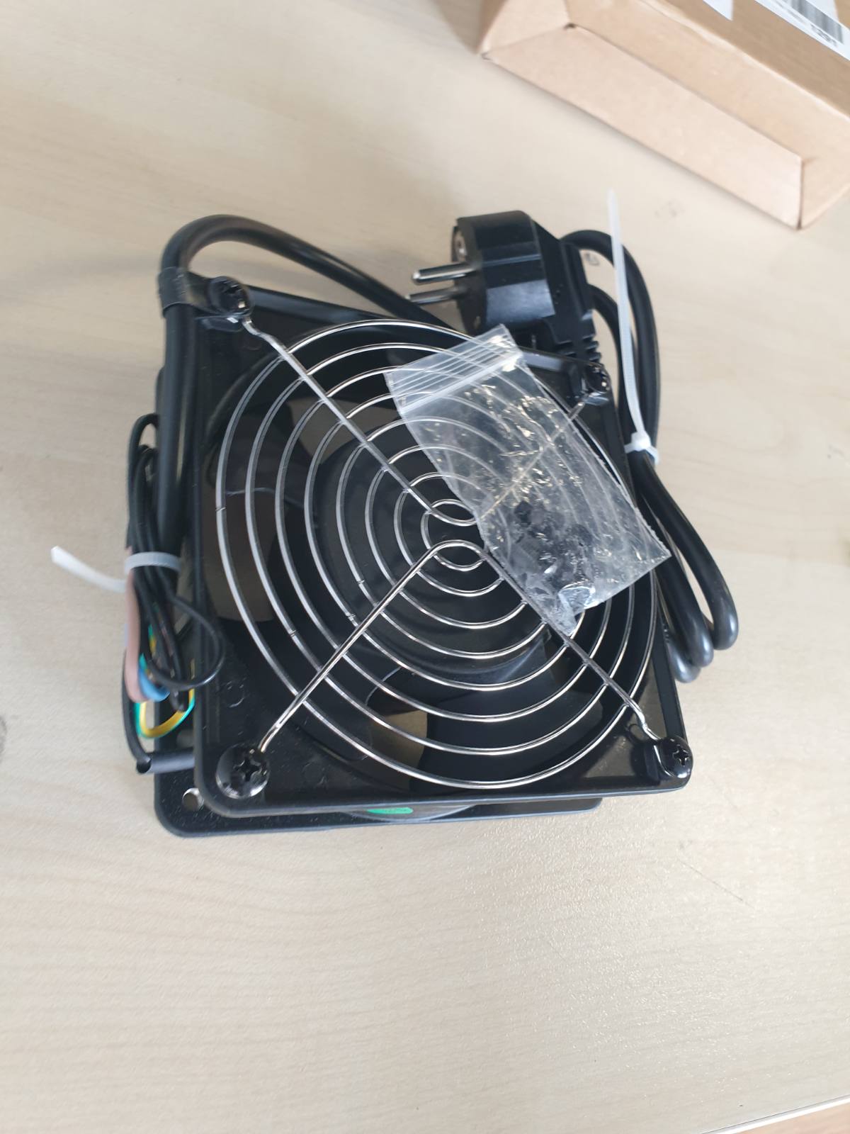 310166 - Aiten Data Ventilator 120 mm 220V për Raftin e Kabinetit të Serverit