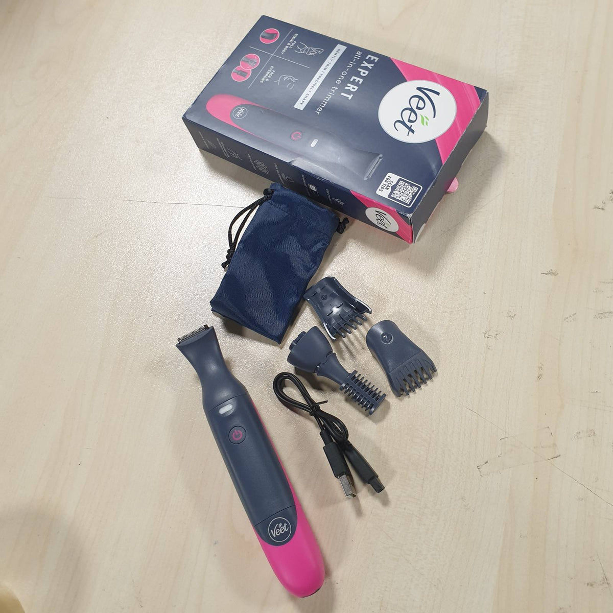 311410 - VEET Makinë rrojeje Expert All-in-One për femra - Elektrike, shumëfunksionale, karikues USB, IP67, për vijën e bikinive, fytyrën dhe vetullat