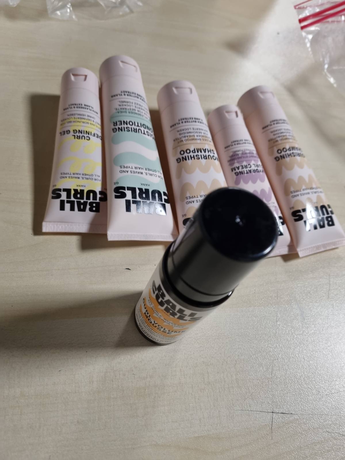 311454 - Set udhëtimi me 4 pjesë Bali Curls për kaçurrela të shëndetshme dhe të përcaktuara – Shampo, Balsam, Krem kaçurrelash dhe Xhel Definues – Set kompakt kujdesi për udhëtime, palestër dhe ekskursione