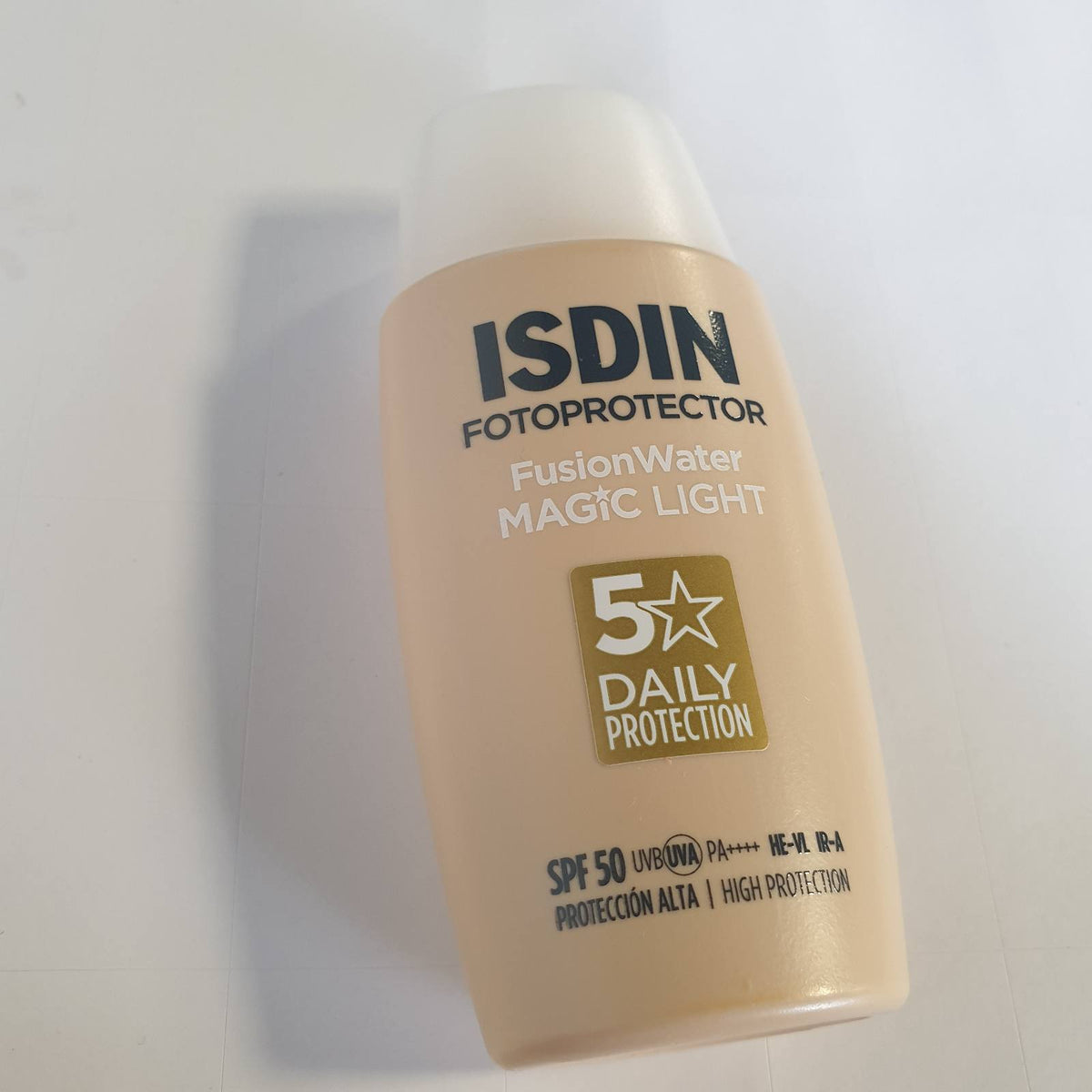 311597 - ISDIN Fotoprotector Facial Con Color Fusion Water MAGIC Light, SPF50, 50ml