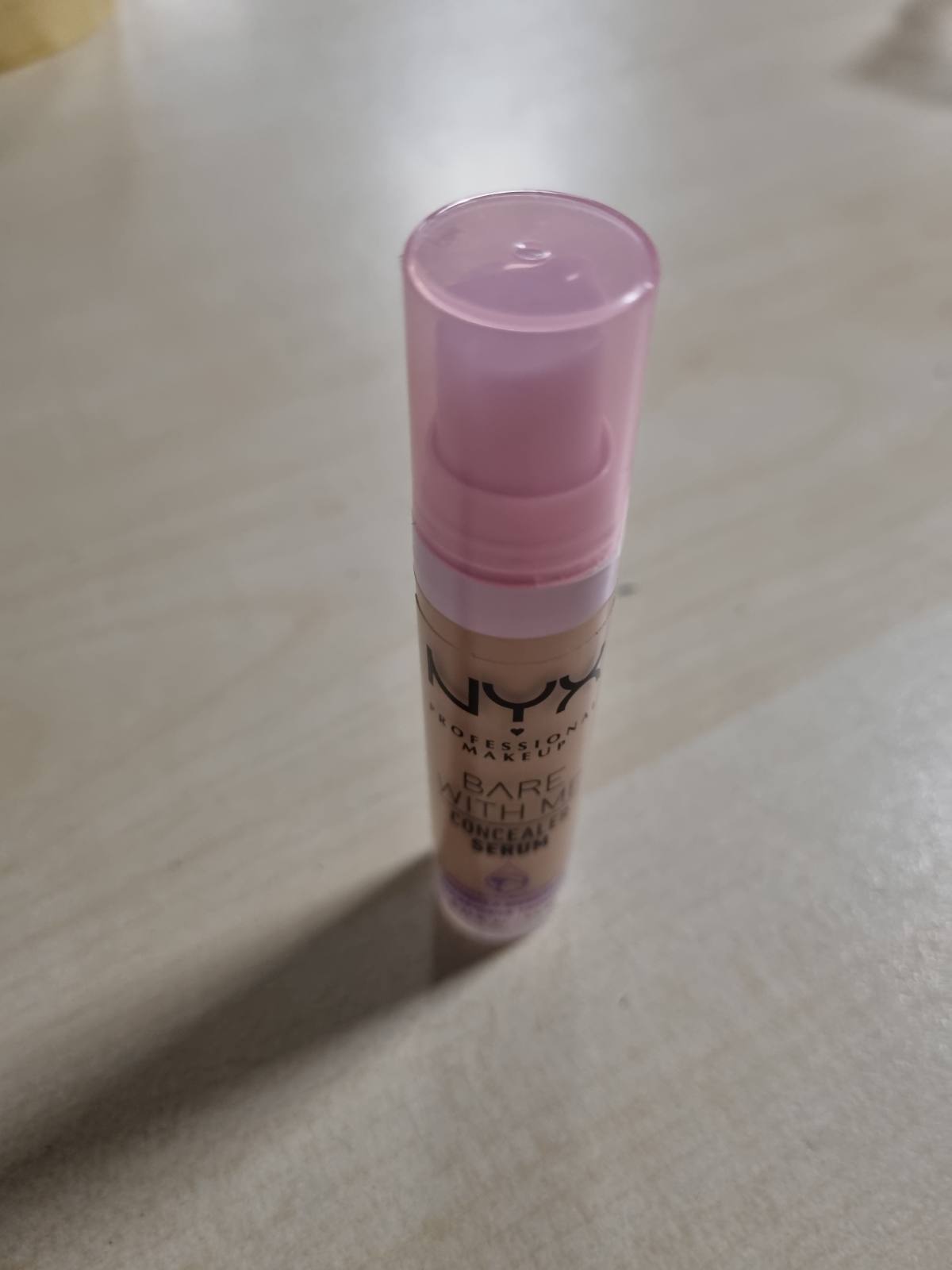 312206 - NYX Professional Makeup Serum Korrektor Bare With Me, Natyral, Mbulim i Mesëm, Vanilje, 9.6ml