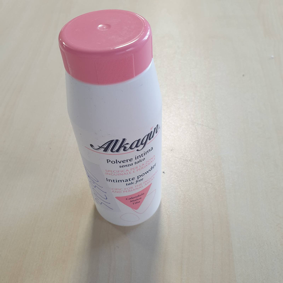 312390 - Alkagin Pluhur absorbues intim me kalendulë, mëllagë dhe tilia, 100g, thith djersën dhe lagështinë, pa talk