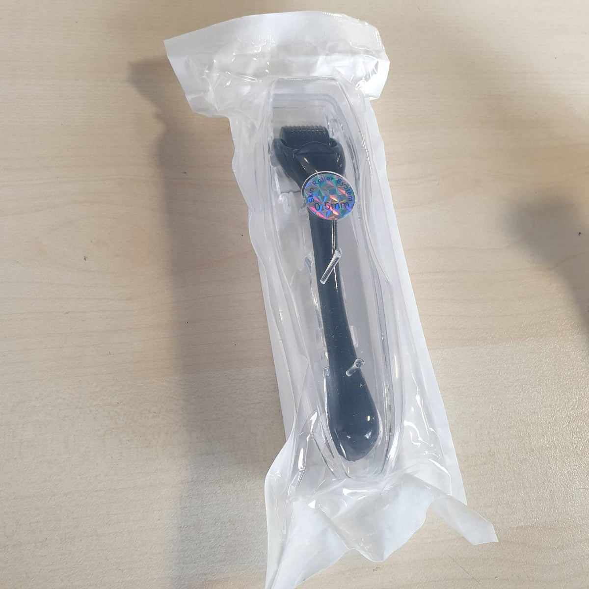 312402 - DERMAROLLER 0.5mm – Rrullë me mikrogjilpëra për fytyrën, flokët dhe mjekrën, 540 mikrogjilpëra titaniumi