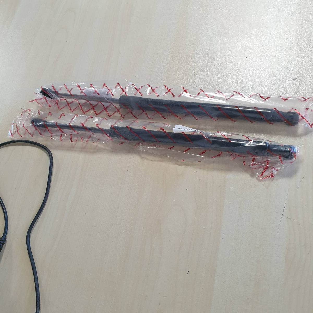 313913 - FRANKBERG 2x Amortizator me Sustë Gazi, Kapak i Pasëm 132531