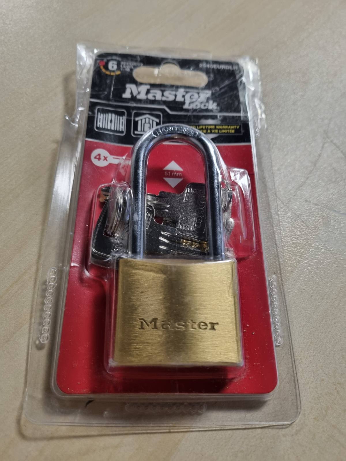 314126 - MASTER LOCK 2940EURDLH Dry me çelës me trup prej tunxhi të fortë, 9.1 x 4 x 1.6 cm