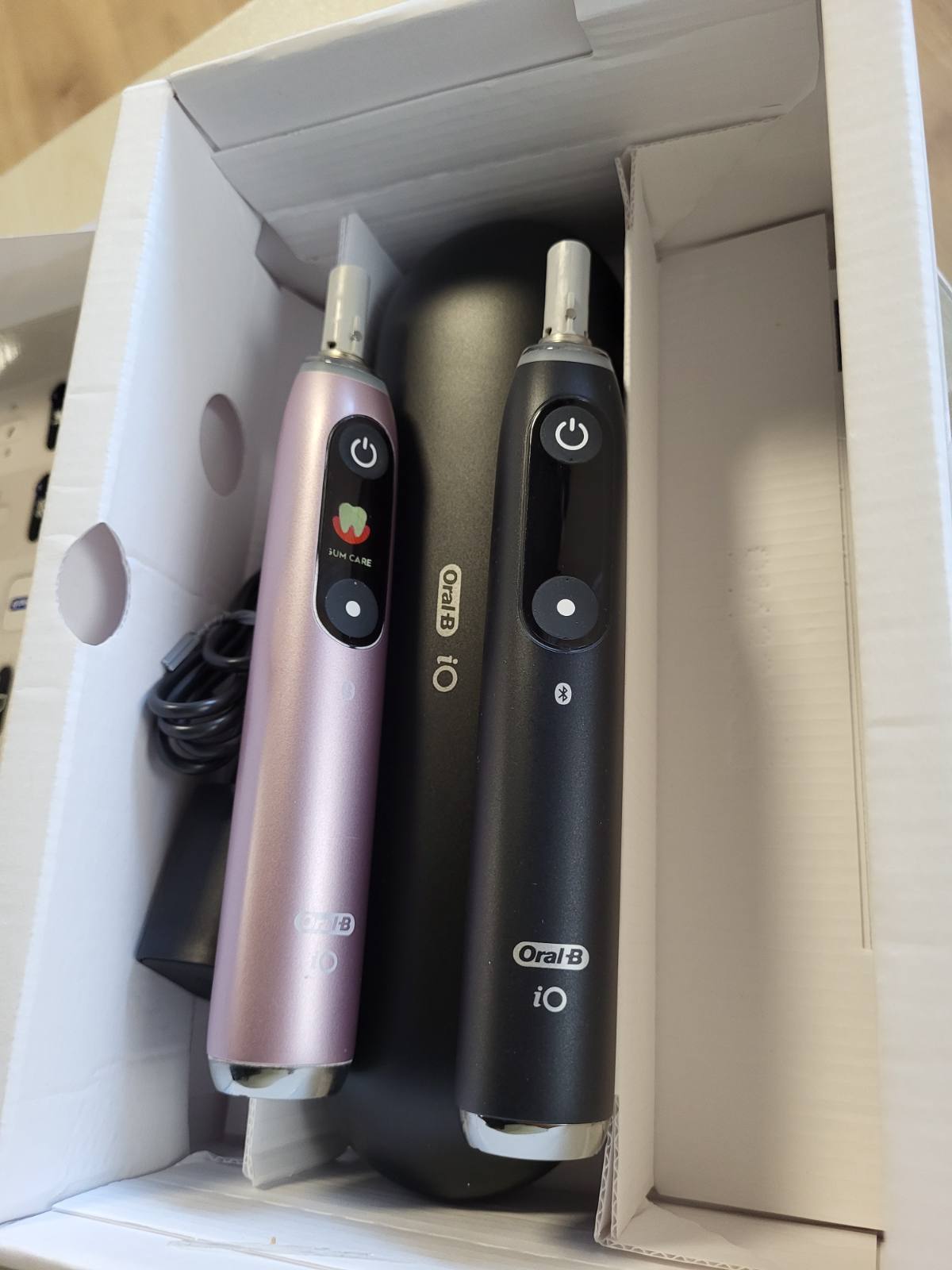 315012 - ORAL-B Furçë dhëmbësh elektrike iO Series 9, Pako dyshe, 3 koka furçe, 7 mënyra kujdesi, Fitues i testit CHIP (11/25), Dizajnuar nga Braun, e zezë dhe Rozë