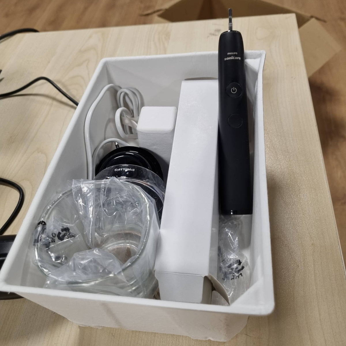 315044 - PHILIPS Furçë dhëmbësh elektrike Sonicare DiamondClean 9000, furçë dhëmbësh sonike me aplikacion, kontroll presioni, 4 mënyra pastrimi, 3 nivele intensiteti, xham karikimi, ari i zi dhe rozë, pako me dy pjesë, modeli HX9914/57