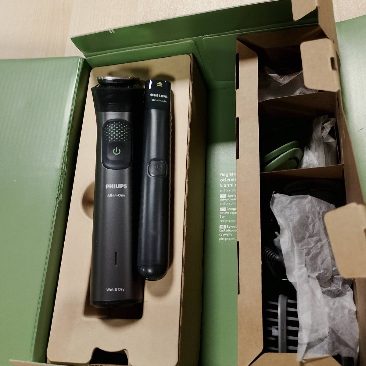 315234 - ll-in-One Multigroom Series 9000, 23 pjesë, makinë shtesë OneBlade, 27 cilësime gjatësie (0.2-20 mm), modeli MG9561/30