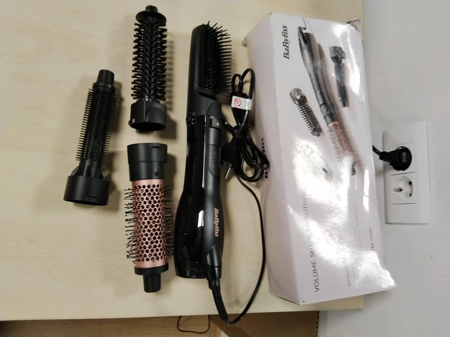 315533 - BABYLISS Smooth Finish 1200 Furçë me ajër të nxehtë 4-në-1, 1200W, Teknologji Jonike dhe Qeramike, 4 aksesorë, E zezë/Rozë, AS122E