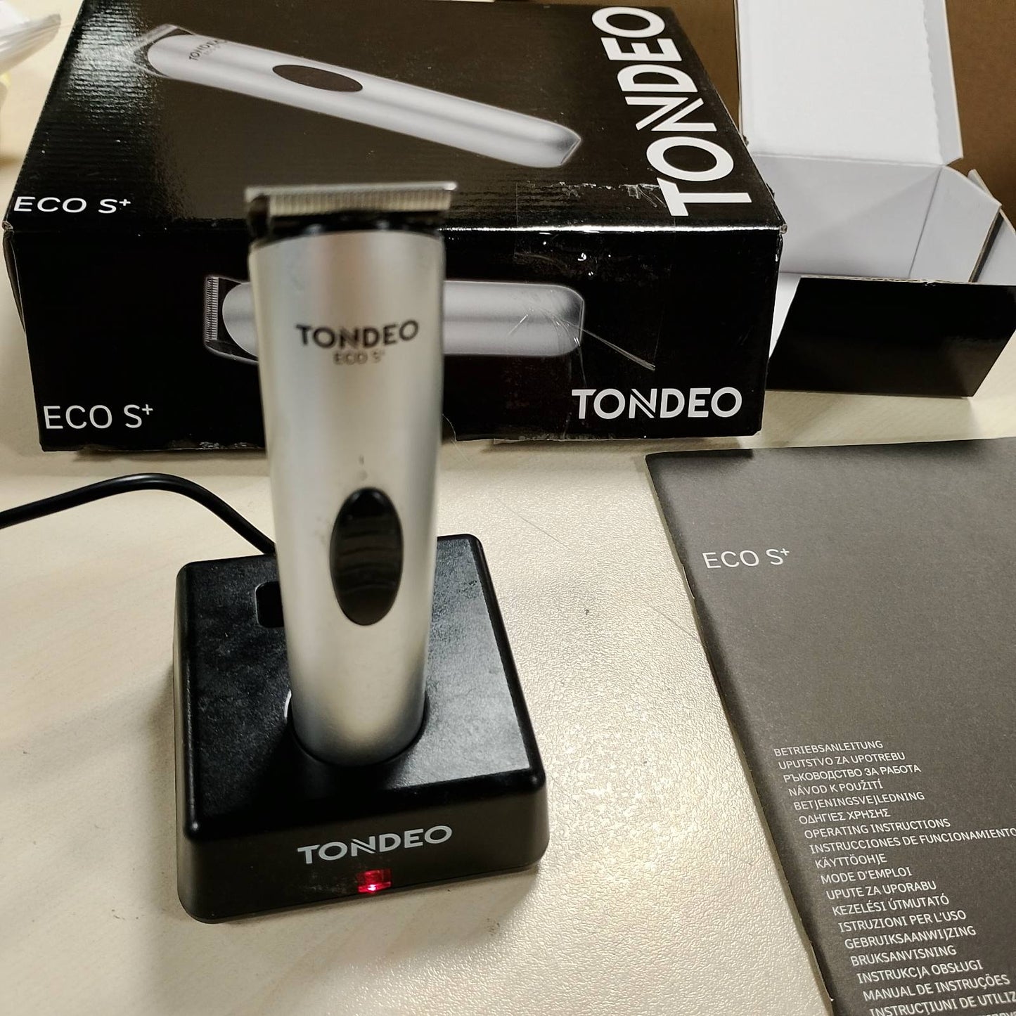 315539 - TONDEO ECO S PLUS SILVER - Makinë prerëse flokësh profesionale me stacion karikimi dhe krehër për 4 gjatësi të ndryshme