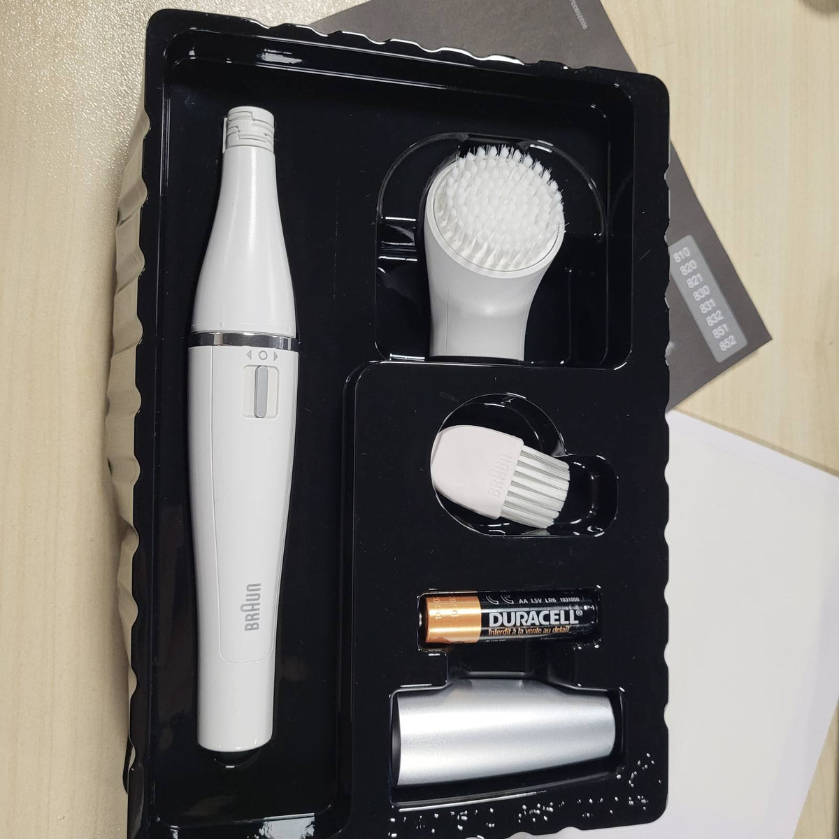 315633 - BRAUN Depilator fytyre FaceSpa për femra, depilues dhe pastrues qimesh, i papërshkueshëm nga uji — 810, I bardhë/Argjendtë