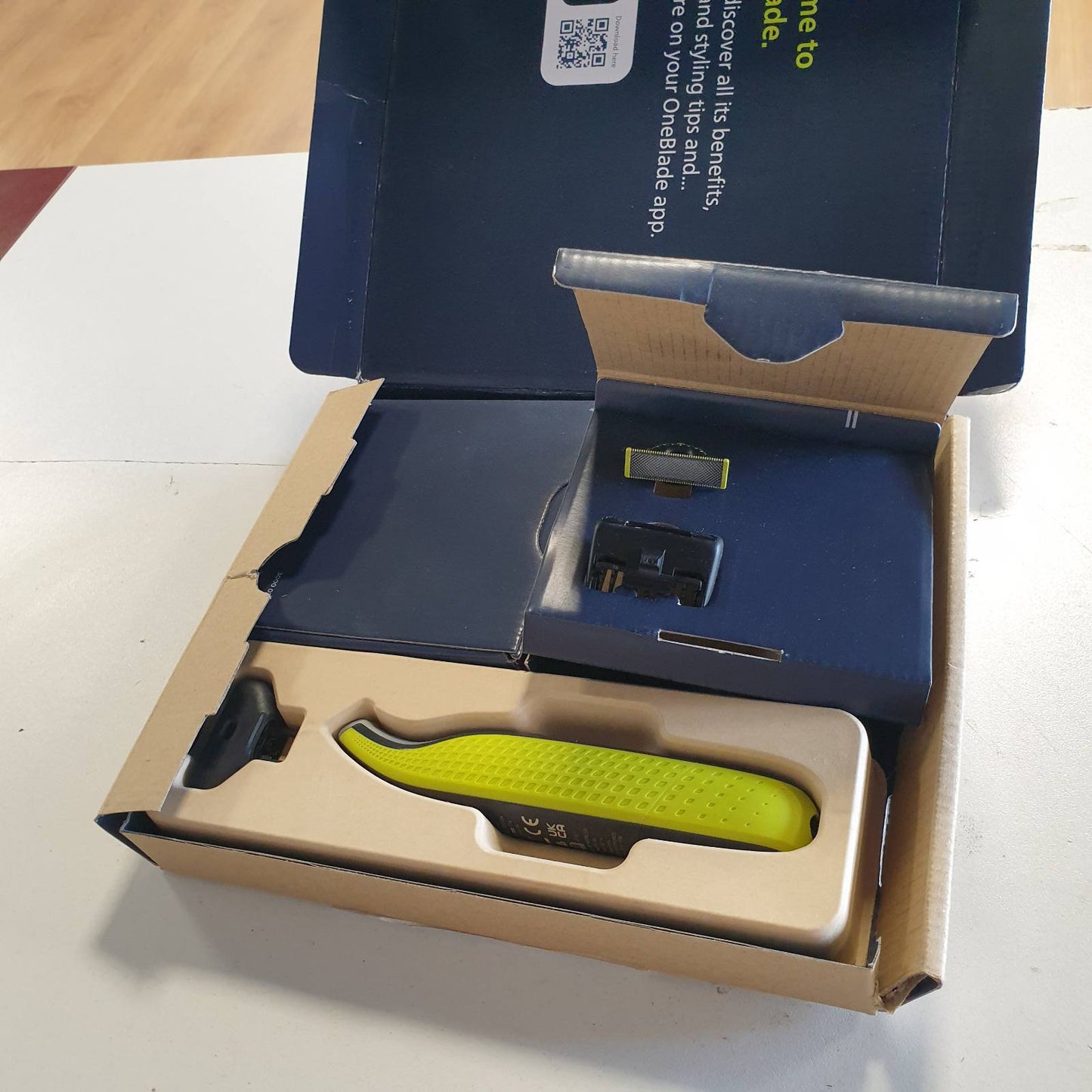 315681 - PHILIPS OneBlade 360 Hybrid Face, makinë elektrike rroje/prerëse mjekre, 2 tehe 360, 1 krehër 5-në-1, model QP2734/30