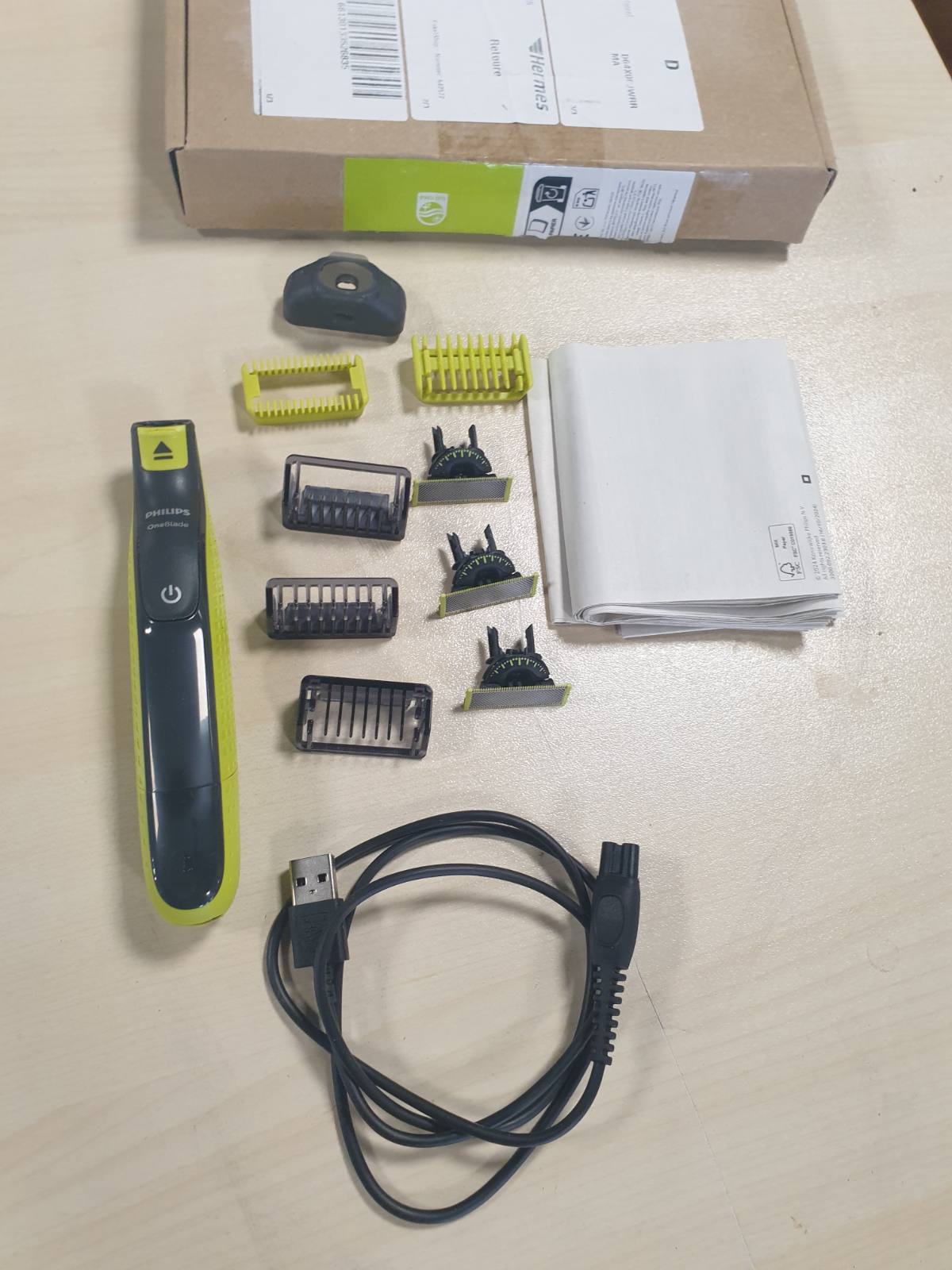 315739 - PHILIPS Berber OneBlade 360, Makinë rroje dhe shkurtuese elektrike për fytyrën dhe trupin, 3 tehe 360, 3 krehër për mjekër (1.3.5 inç), 1 komplet trupi, model QP2824/31
