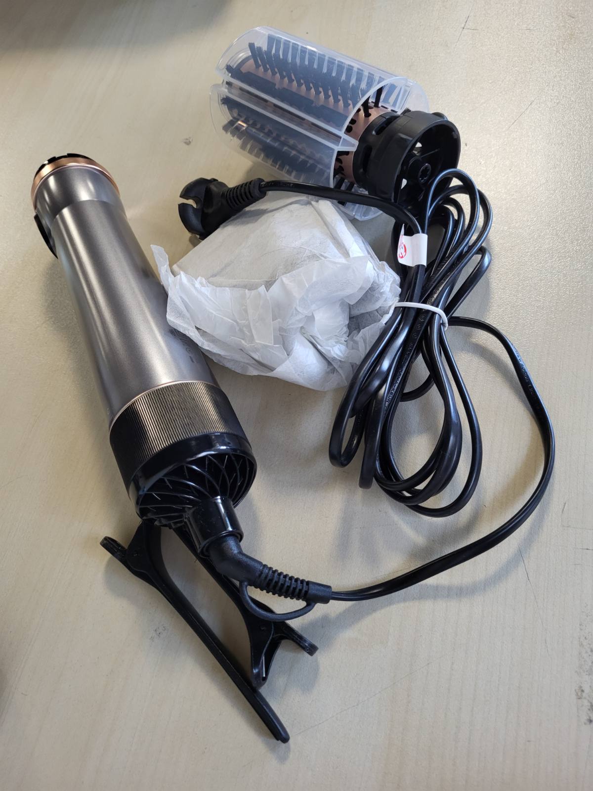 315764 - REMINGTON Furçë Automatike me Ajër të Nxehtë (1000W, Qeramikë, Temperaturë e Ndryshueshme, 3 Aksesorë: 2 Furça të Rrumbullakëta 40 & 50 mm + Vëllim) AS8811