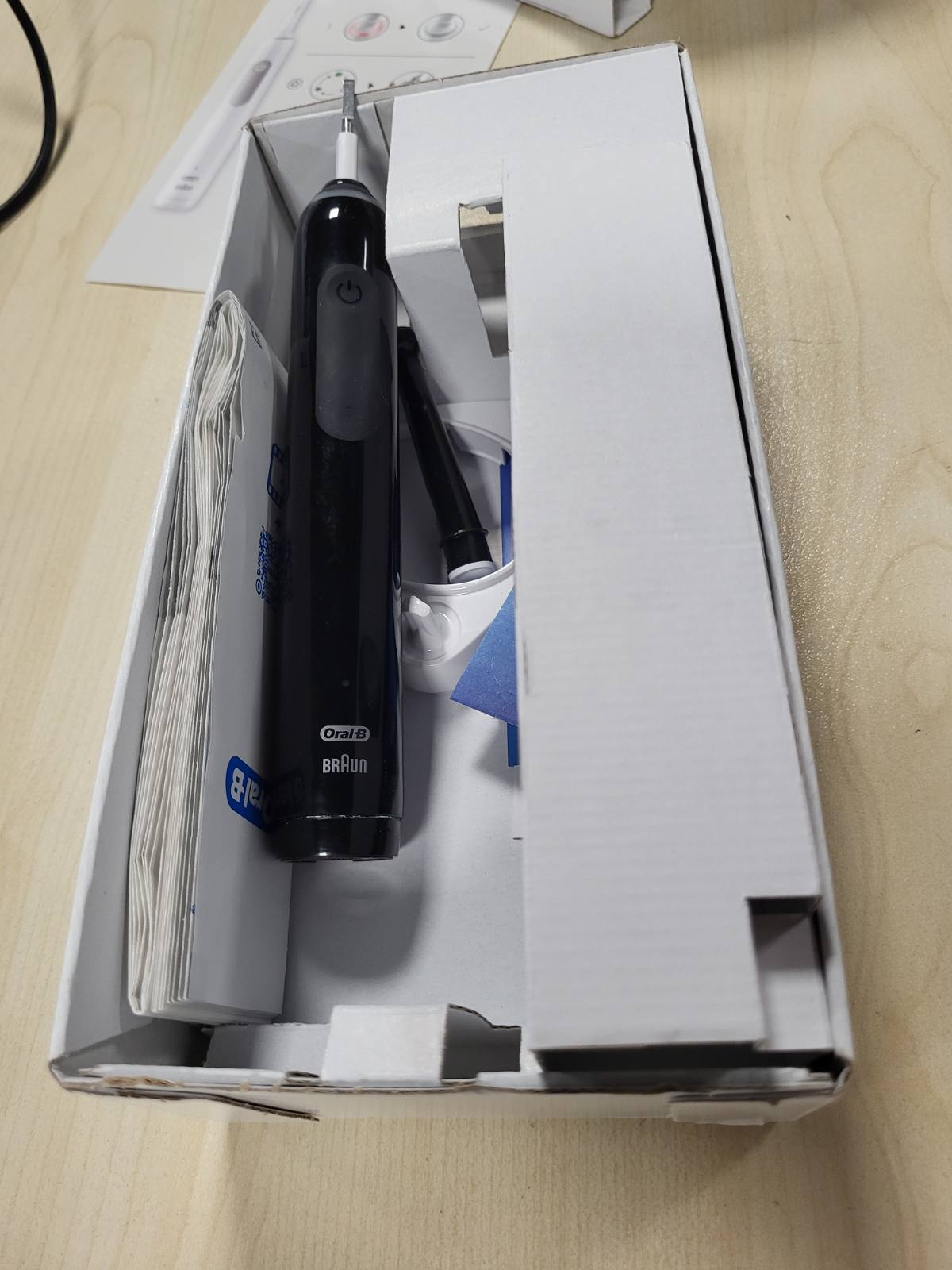315825 - ORAL-B Furçë dhëmbësh elektrike Pro 3, 3 koka furçe, e zezë, dorezë e rikarikueshme, 3 mënyra larjeje, kohëmatës