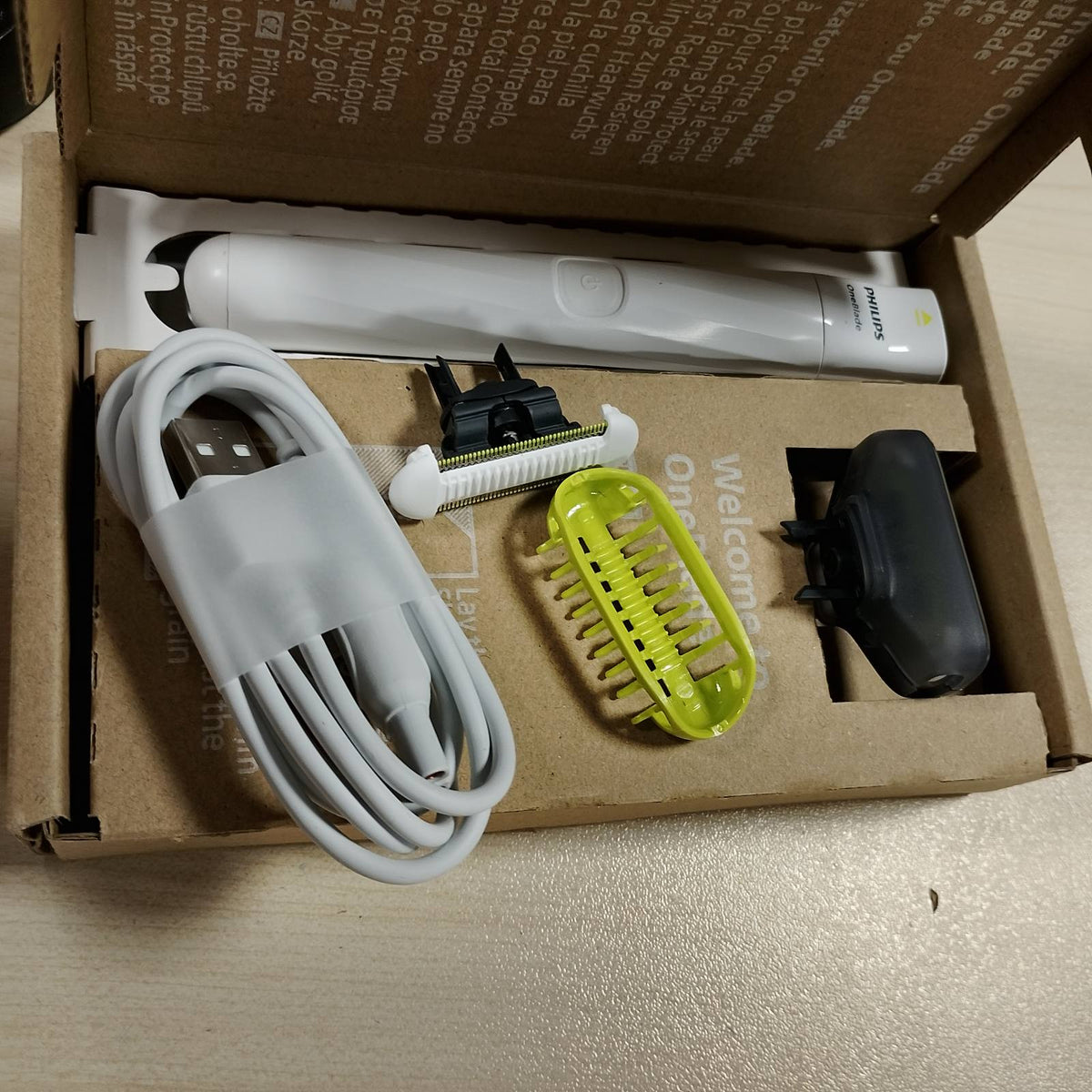 316015 - PHILIPS OneBlade Intime QP1924/30, rruajtje intime, rregullim dhe rruajtje me mbrojtje shtesë të lëkurës, rruajtje e ngushtë dhe e rehatshme