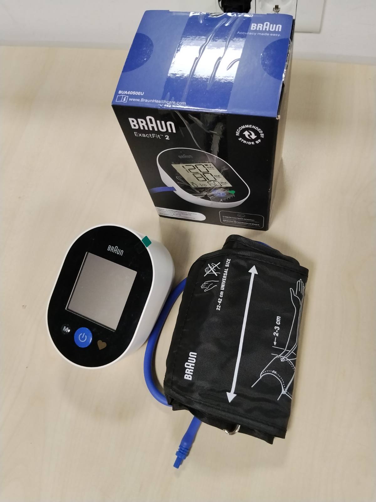 316228 - BRAUN Monitor tensioni i gjakut ExactFit™ 2, saktësi e provuar klinikisht, ekran me kod ngjyrash, manshetë universale, për përdorim jo-komercial, BUA4050