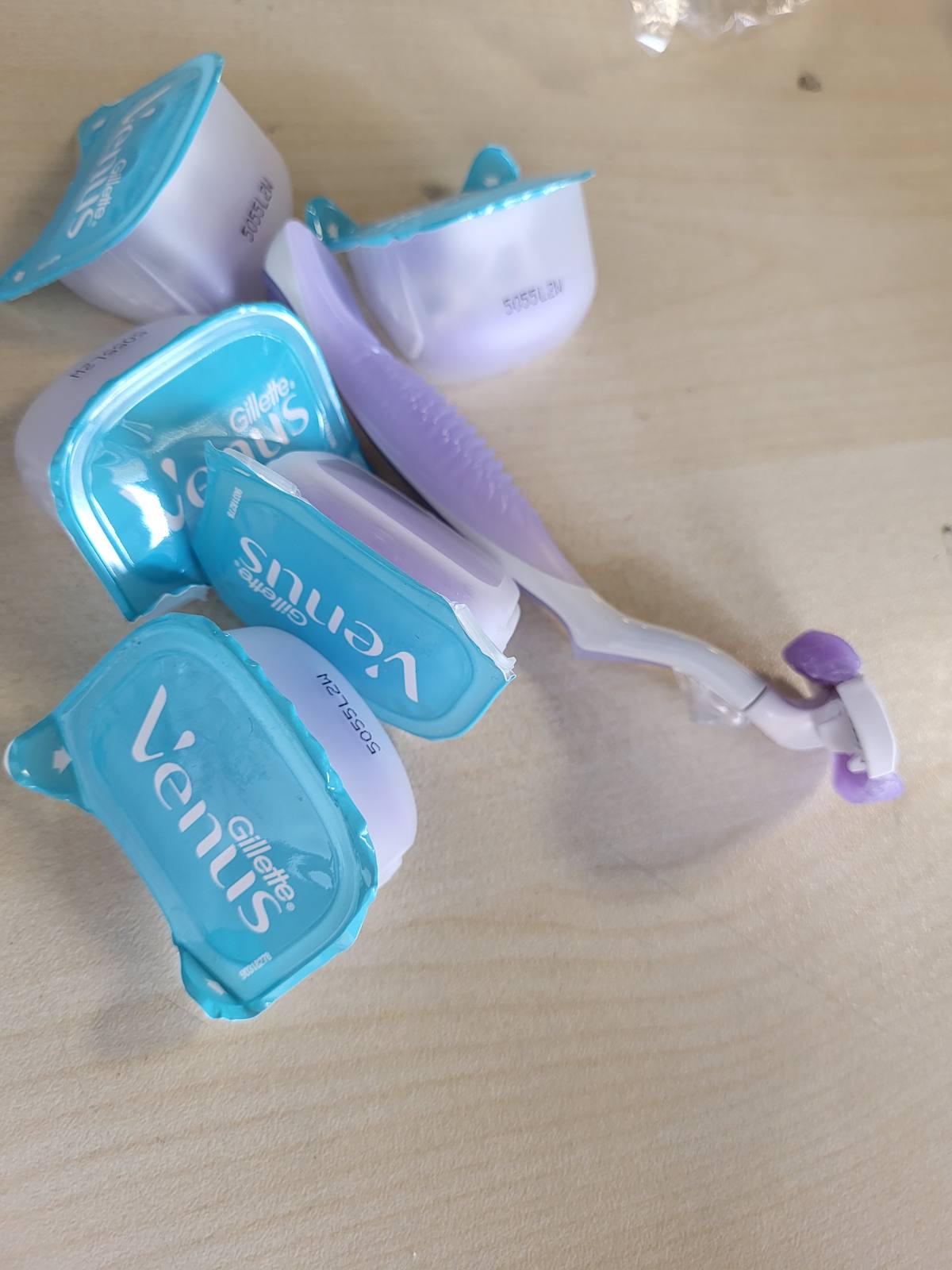 316339 - GILLETTE Briskë Venus Pro ComfortGlide Breeze për Femra, Dorezë e Ripërdorshme, 6 Fishekë Mbushës me 3 Tehe