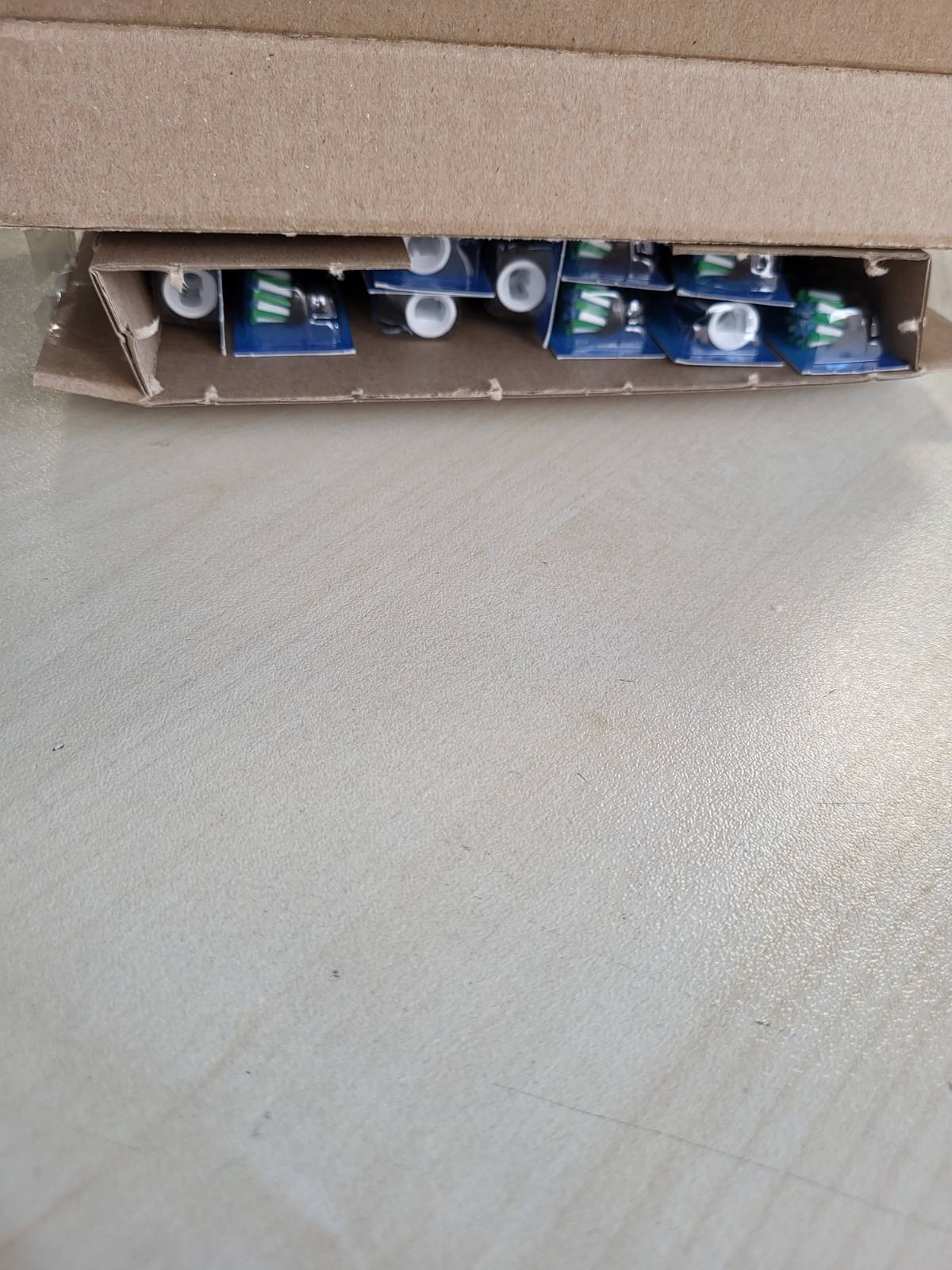 316530 - ORAL-B Koka Furçash Zëvendësuese Pro Cross Action, të Zeza, Pako me 10 Koka Furçash Dhëmbësh.