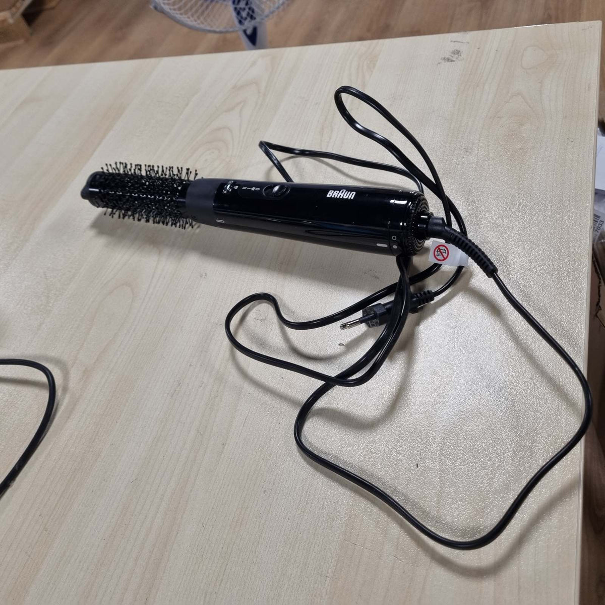 317213 - BRAUN Furçë me ajër të nxehtë AS1.5, Furçë kompakte për tharëse flokësh, 300 W, 3 cilësime nxehtësie/shpejtësie, e zezë, Aksesorë për tharje dhe vëllim, BRAS150E