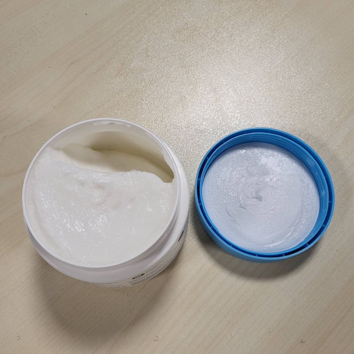 317597 - CERAVE Krem zbutës SA, 340 ml, për lëkurë të thatë dhe të ashpër, me ceramide, acid salicilik dhe acid hialuronik