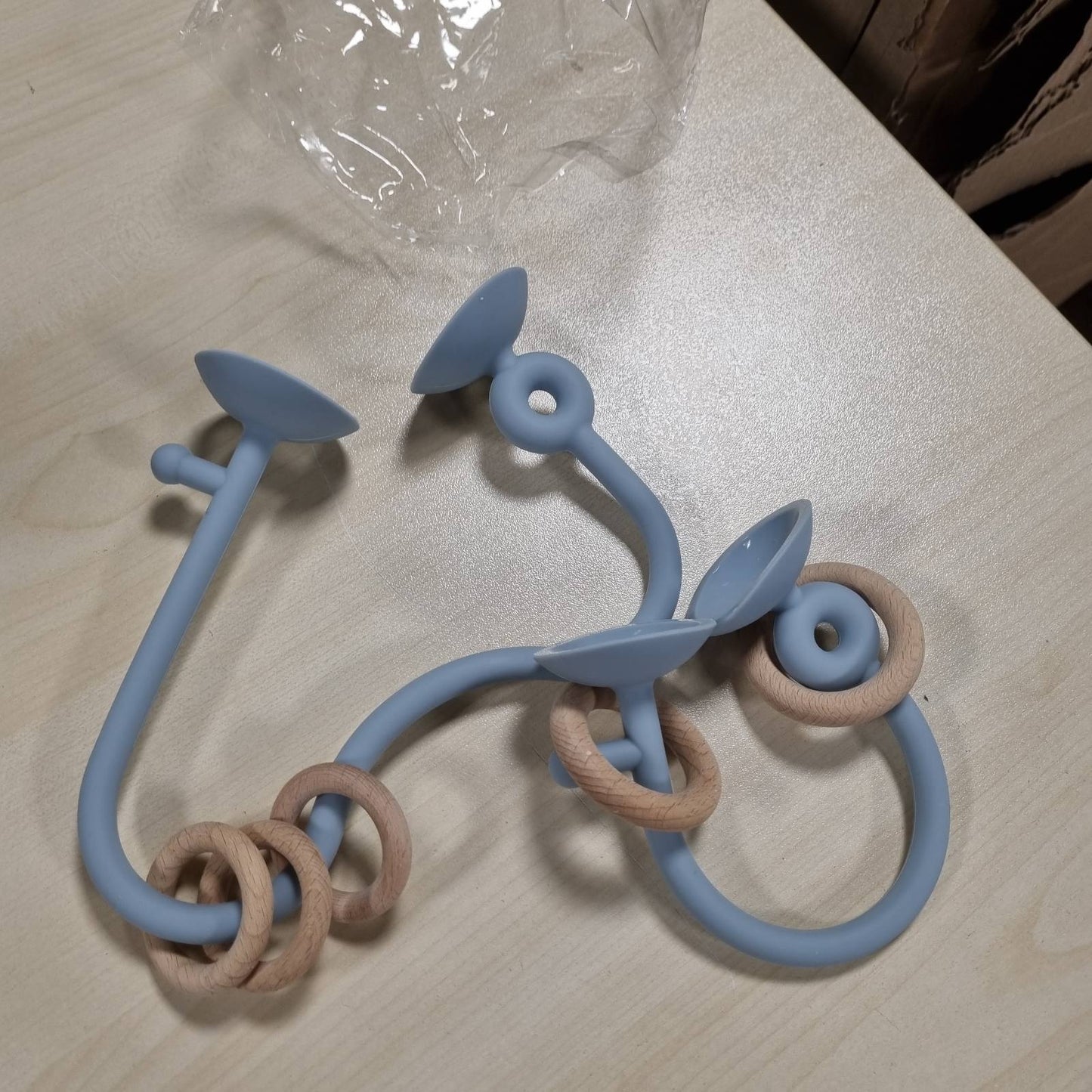 317714 - AiTuiTui Lodër për bebe me gotë thithëse, Lodër Montessori ndijore pa BPA prej silikoni dhe druri për 6-12 muaj (Blu)