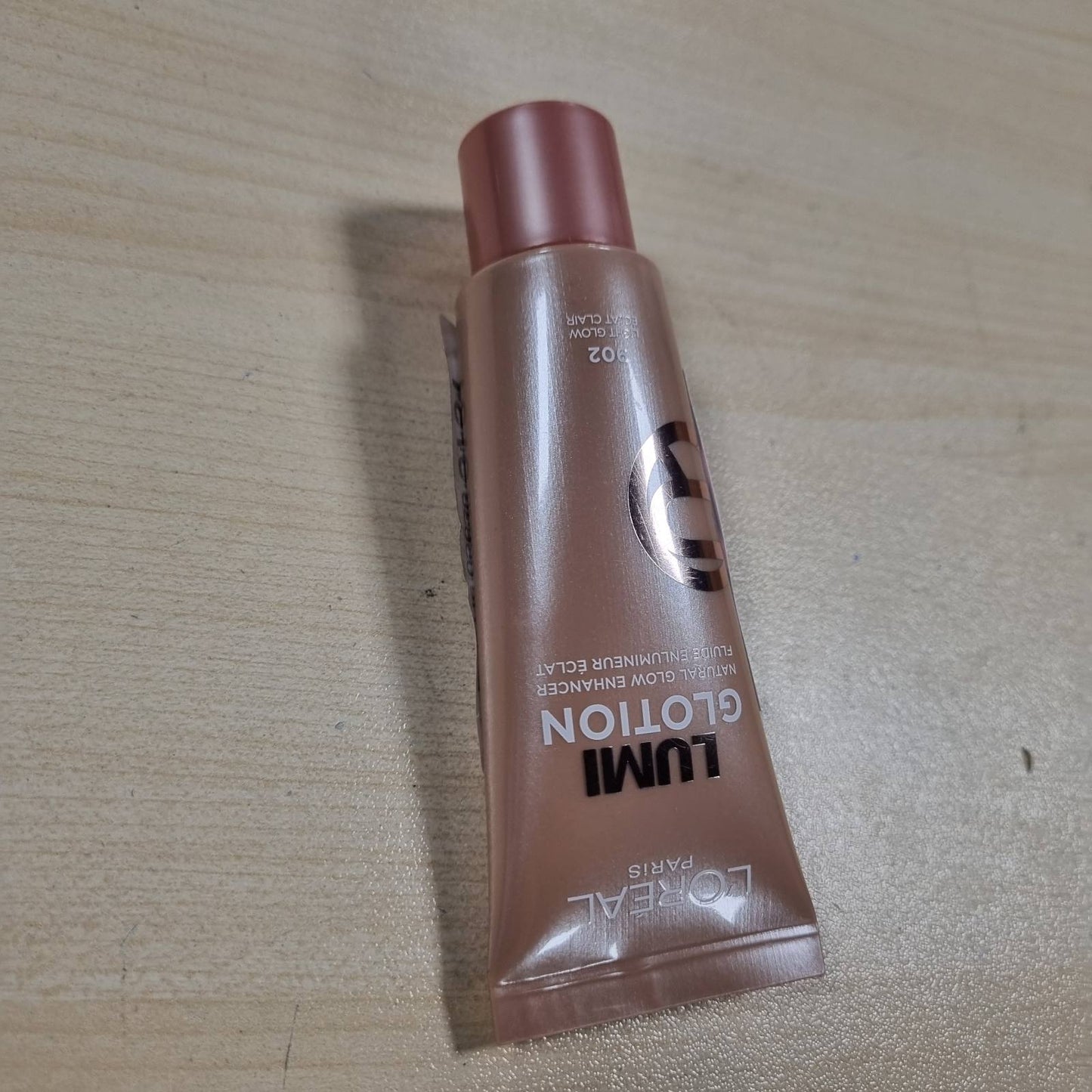 318087 - L'ORÉAL PARIS - Lëng shumëpërdorimësh për ndriçim - Ndriçon dhe hidraton - I pasuruar me gjalpë shea - Shkëlqim i shkëlqyer - Nuanca: 902 - 40 ml