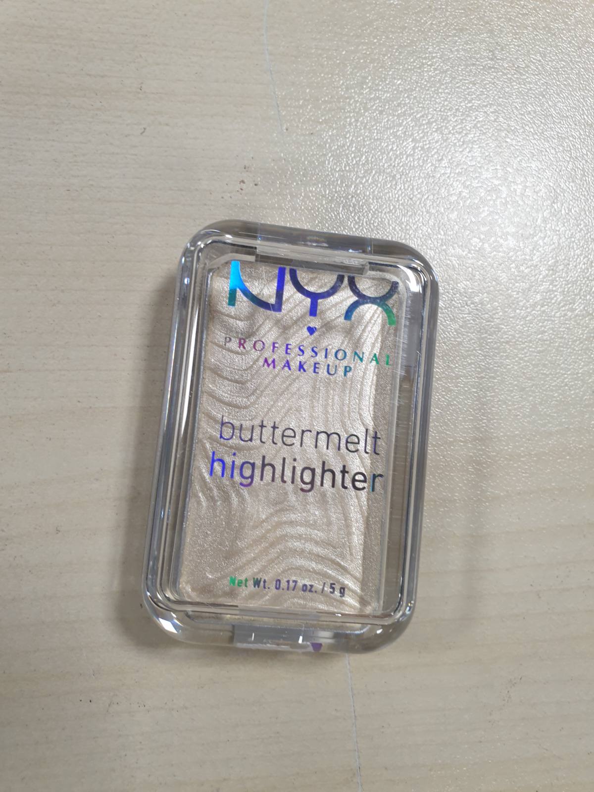 318248 - NYX PROFESSIONAL MAKEUP - Highlighter Pudër - I pasuruar me gjalpë mangoje, bajamesh dhe shea - Teksturë që shkrin - Formulë vegane