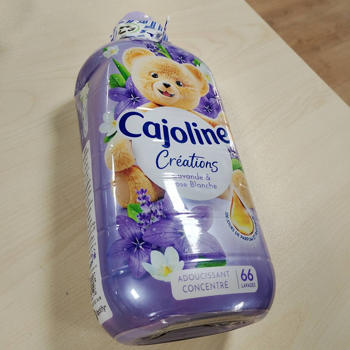 318780 - Cajoline - Zbutës i lëngshëm rrobash - 1.386L, 66 larje, me aromë livandoje dhe trëndafili të bardhë