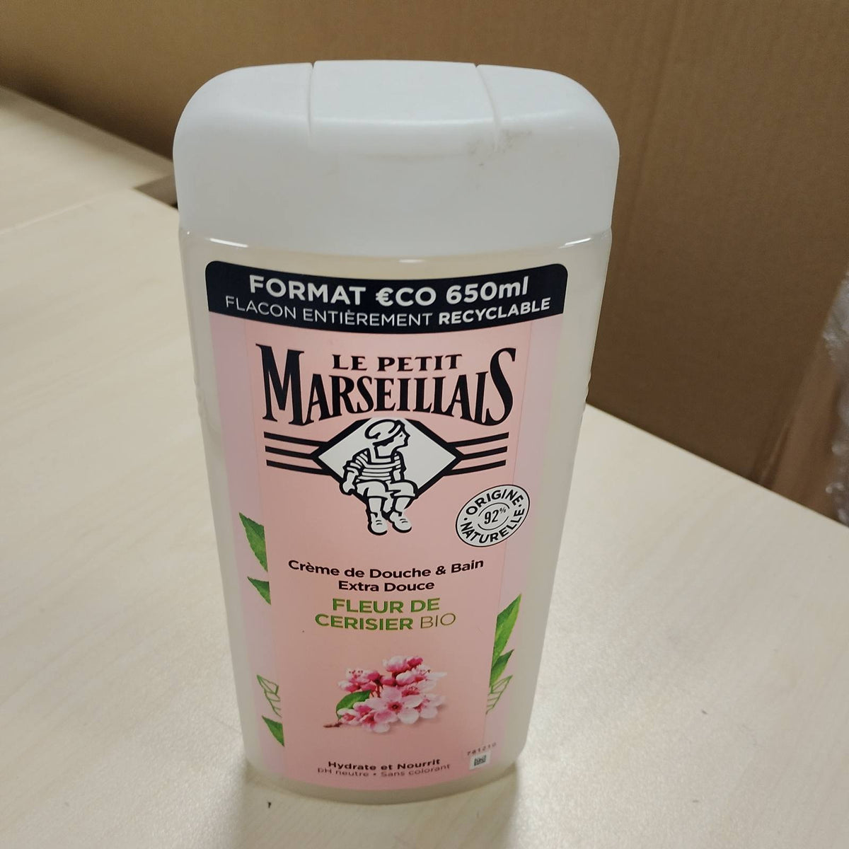 318865 - LE PETIT MARSEILLAIS Krem Dushi dhe Banje Ekstra i Butë me Lule Qershie Organike 650 ml