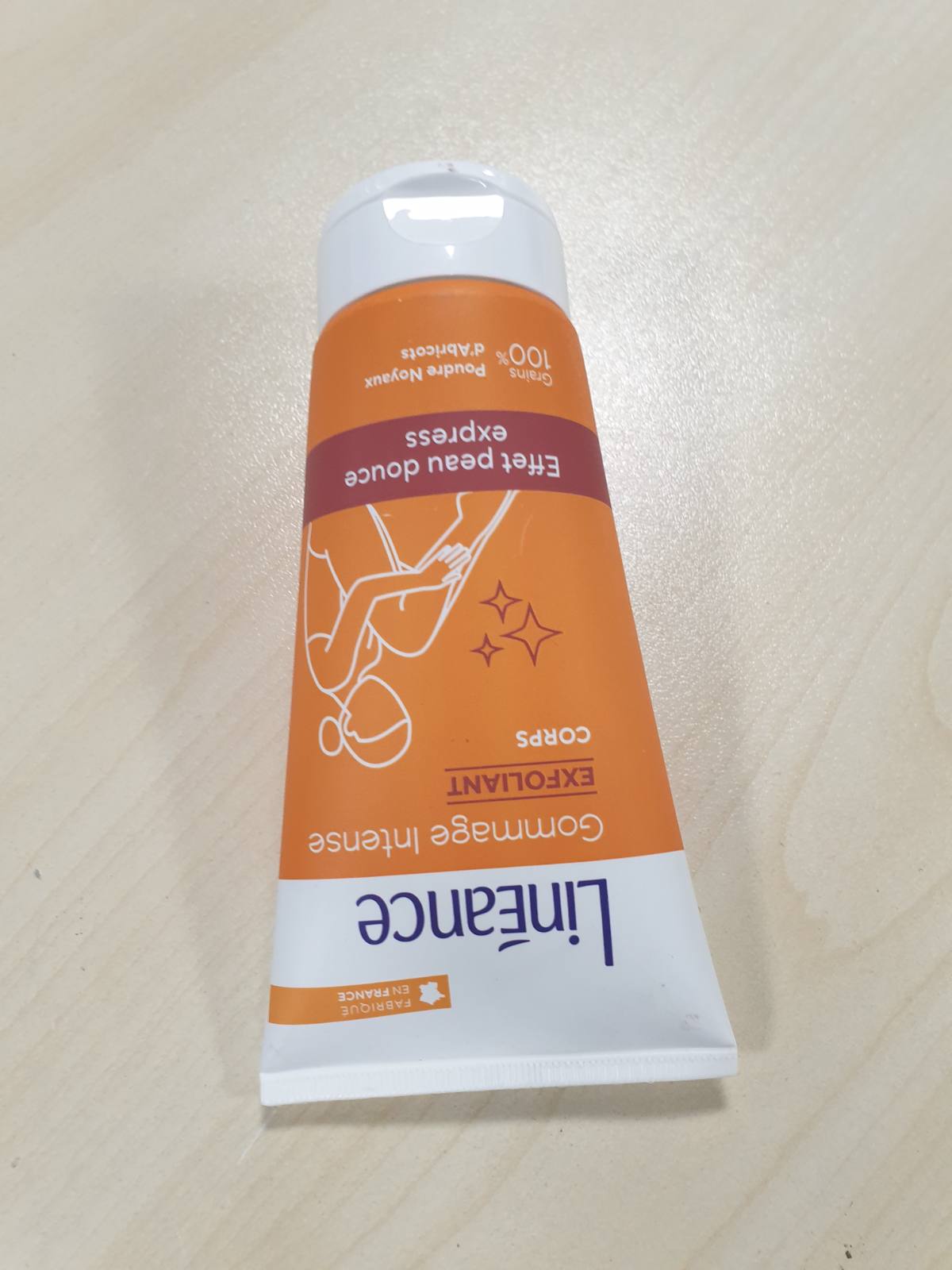 318959 - LINÉANCE Skrab intensiv për trupin, 150 ml, efekt i butë i lëkurës