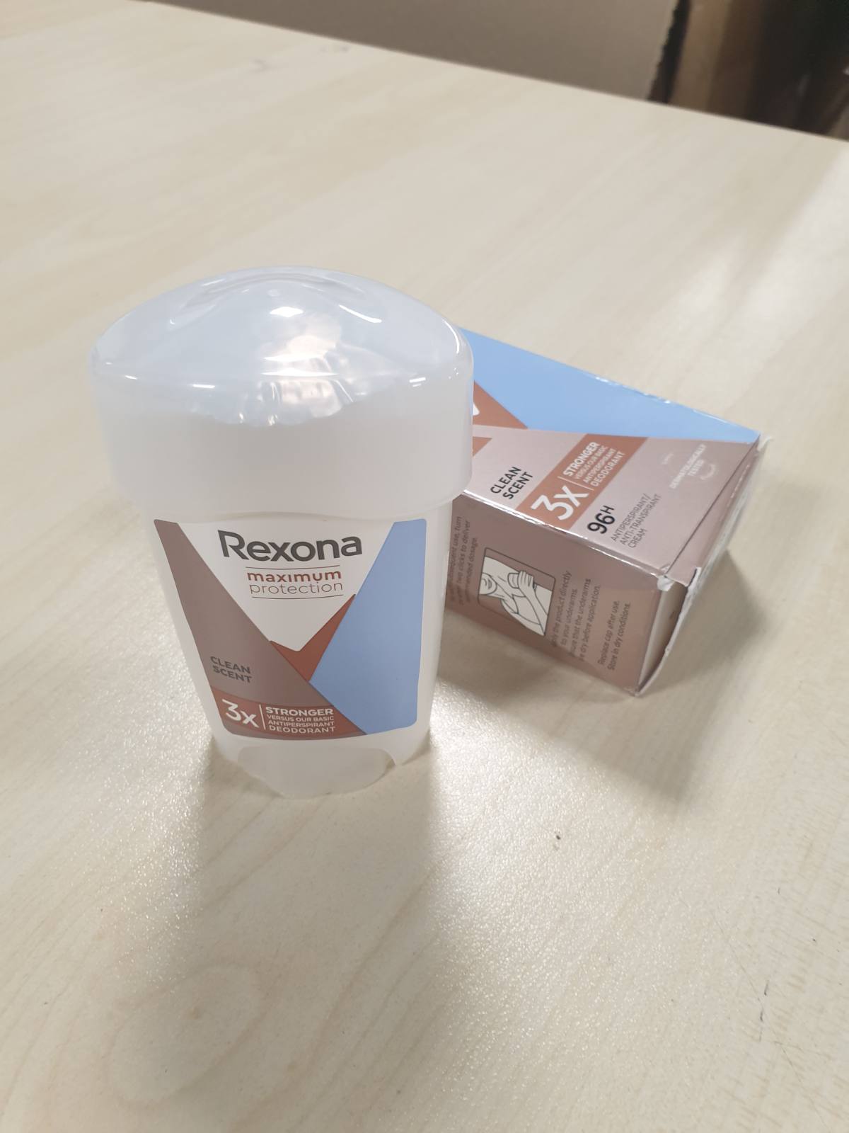 319138 - REXONA Deodorant për Gra me Aromë të Pastër - Stick Antidjersitës - 3 herë më efektiv kundër djersitjes - Mbrojtje 96 orë - 45ml