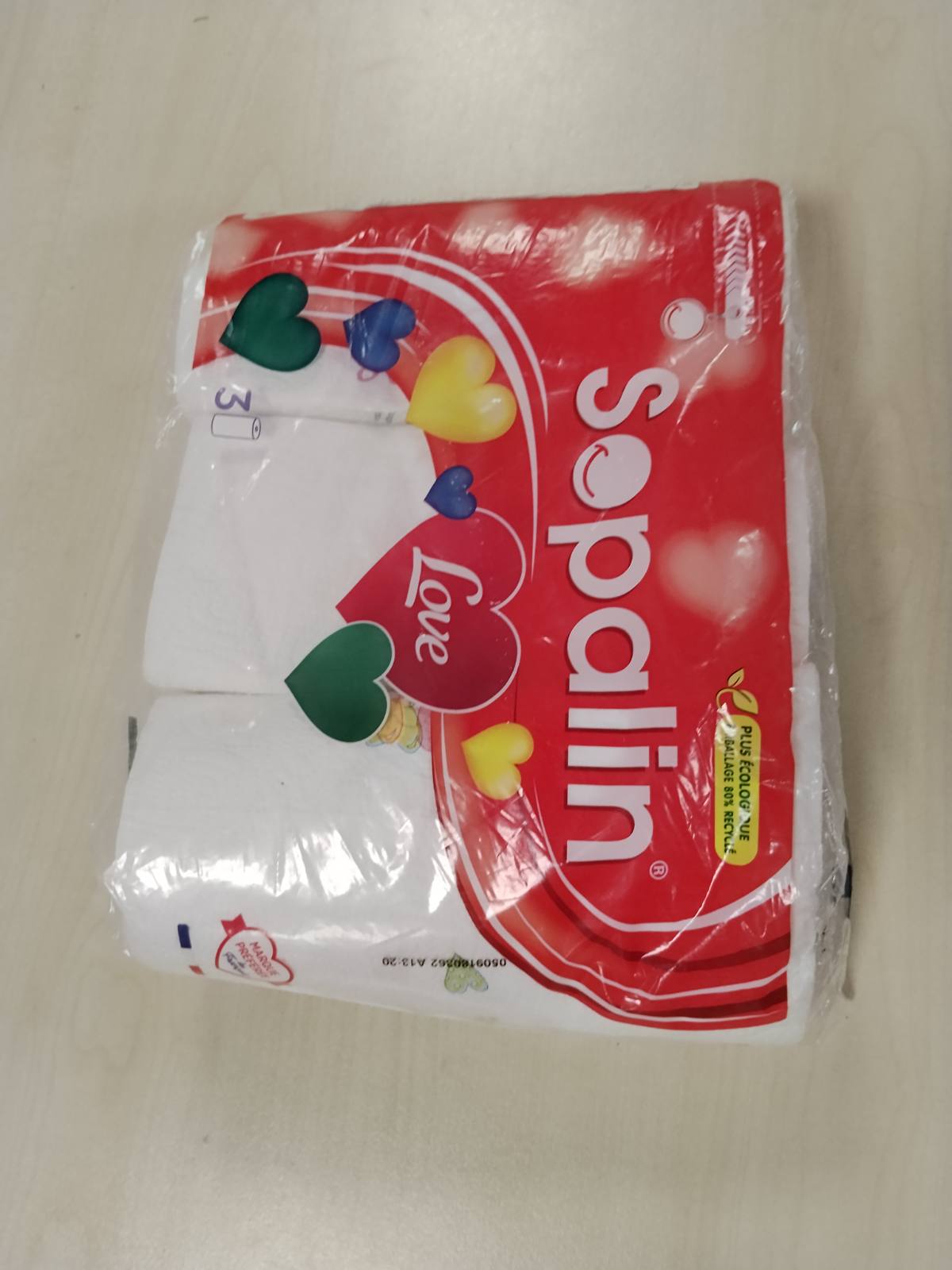 319217 - SOPALIN LOVE - 3 rrotulla me peshqirë letre kuzhine, të dekoruara, me teksturë në formë zemre, dy shtresa, të bardha
