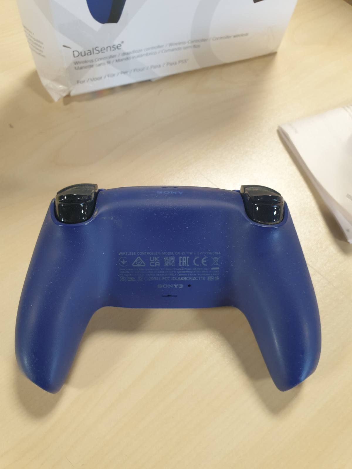 319645 - SONY Kontrollues Zyrtar DualSense 5, Pa Tel, Bateri e Rikarikueshme, Bluetooth, I Përputhshëm me PS5 dhe PC, Ngjyra: Blu Kobalti